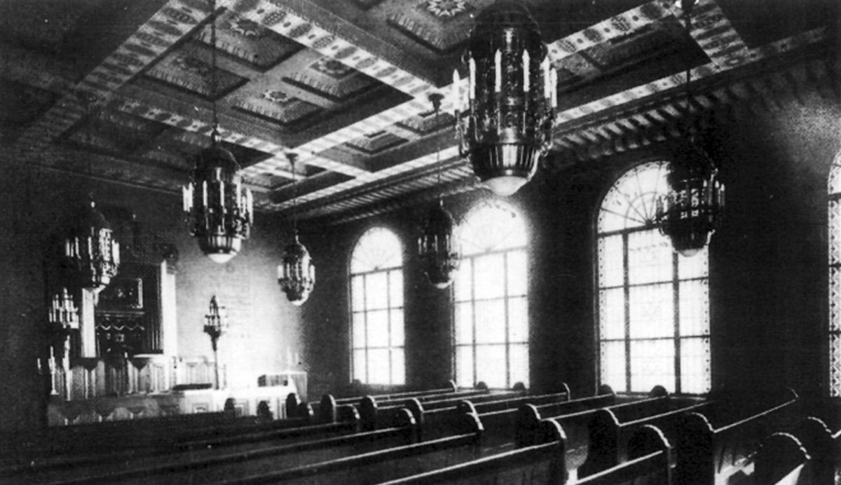 Bild 2 – Beetsaal des ehemaligen Jüdischen Waisenhauses um 1930