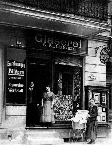 Bild 1 – Die Glaserei Selbiger in der Wollankstr. 133 (um 1920)